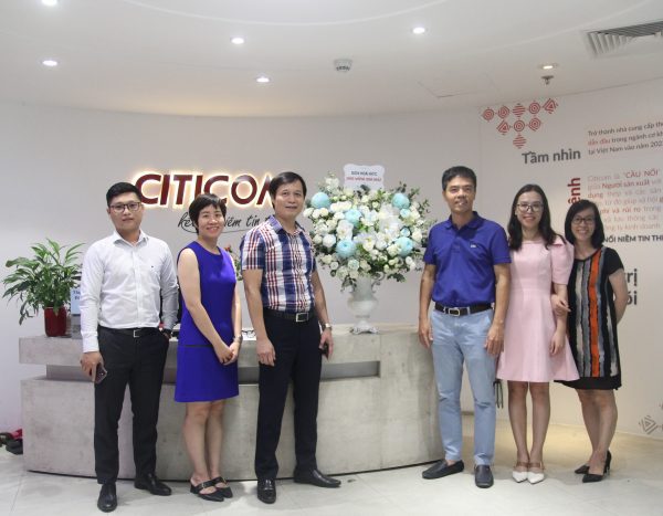 Vietcombank chúc mừng sinh nhật TGĐ Lê Phụng Thắng
